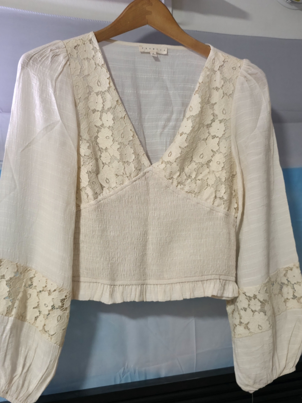 Promesa Cream Lace V-Neck Blouse